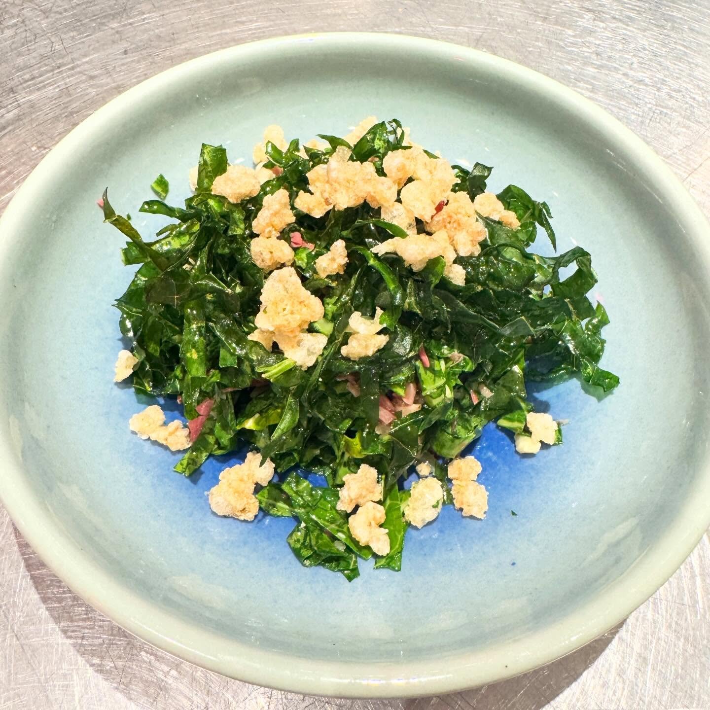 We get such delicious young tender collard greens from @okoafarms at @koastmaui we can make delicious salads like this raw collard greens salad dressed with smoked ham hock vinaigrette, puffed porkcorn &amp; fried collard greens.