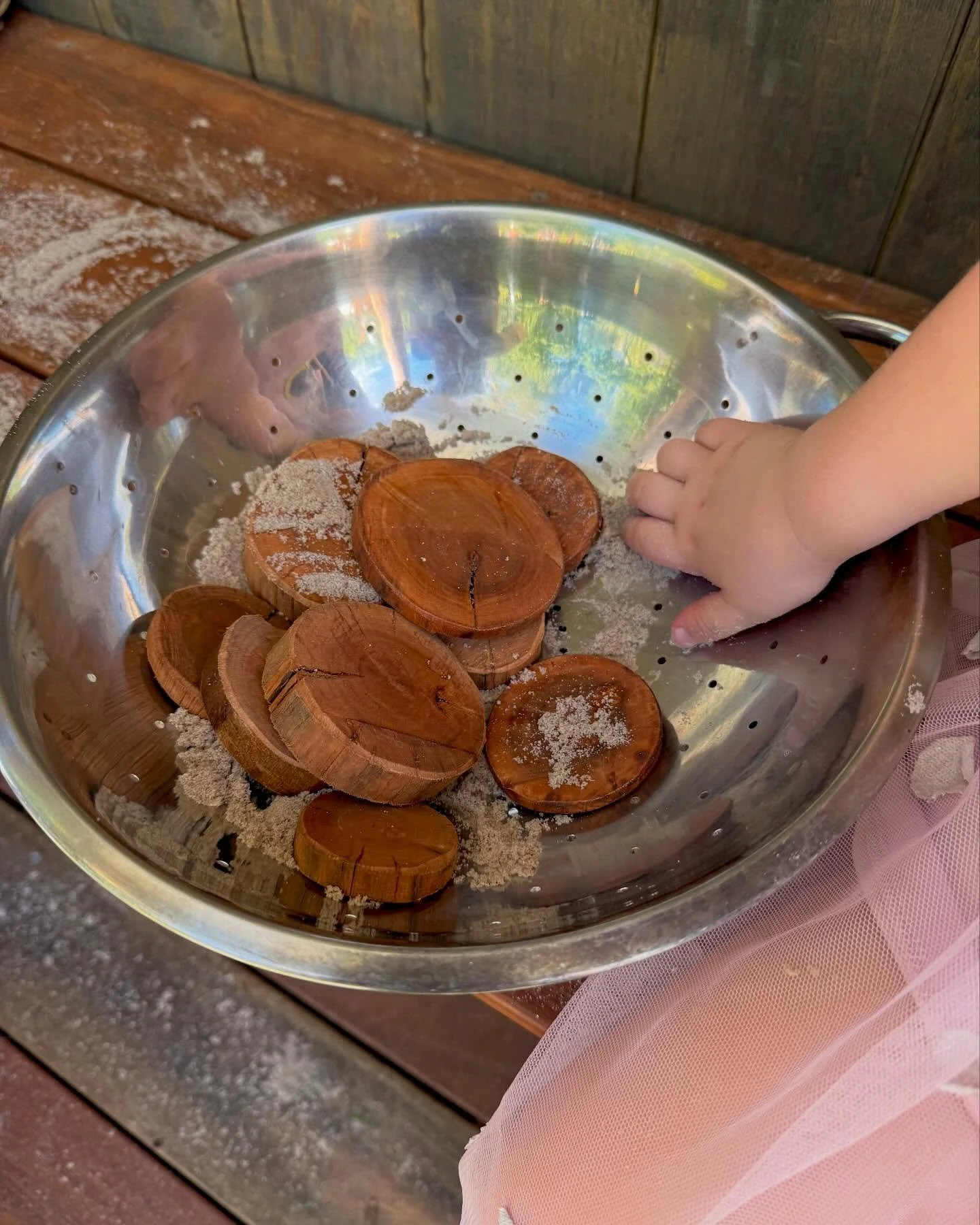 Why Loose Parts?

Practitioners and researchers widely endorse loose parts for fostering creativity, divergent thinking, and problem-solving skills. Teachers in loose parts interventions report unanimous increases in creative play. A 2024 quasi-exper