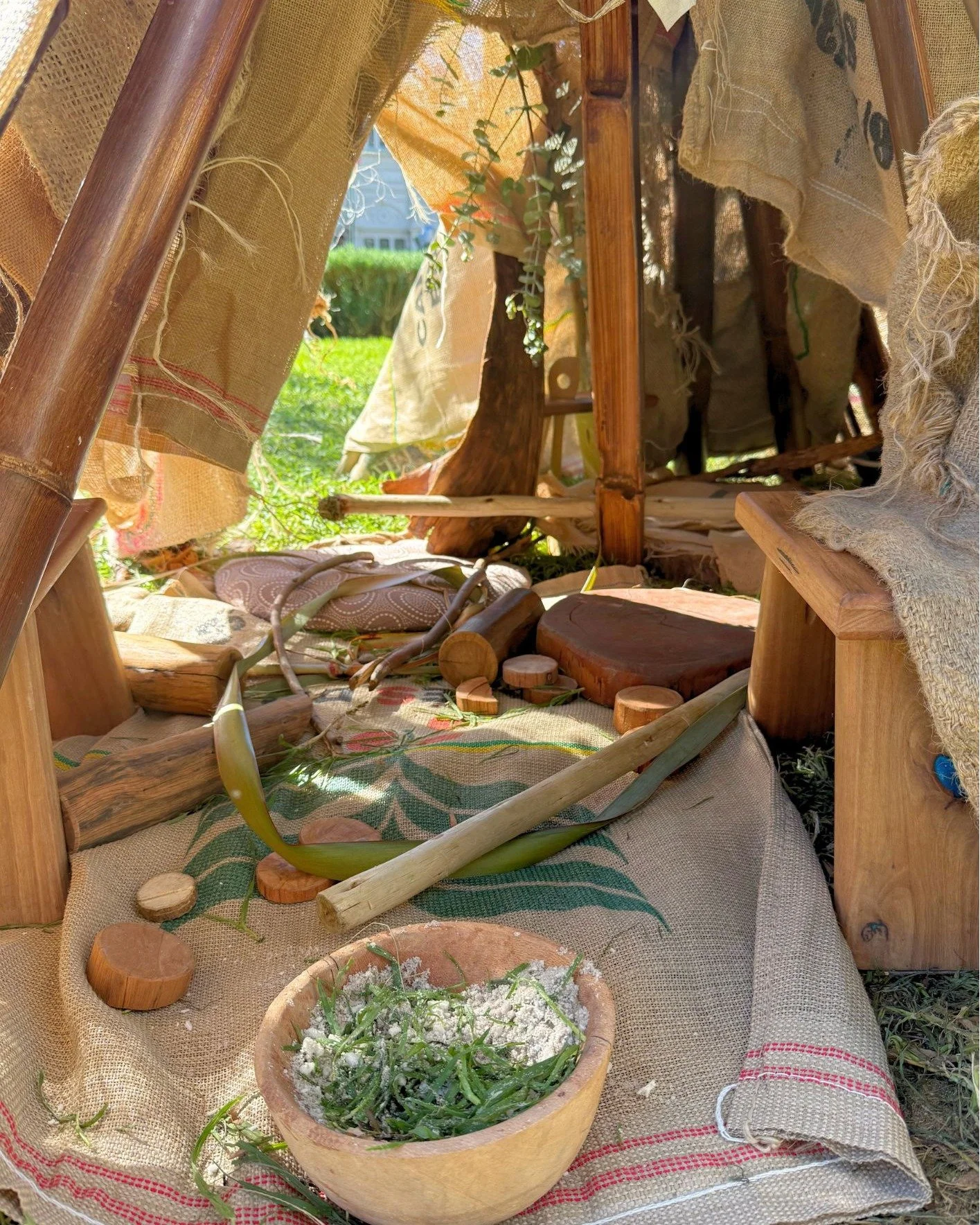 Children are intrinsically curious and creative. When given opportunities they will always engage in play, which is where  learning and skills develop with ease. Check out these photos of children's constructions in The Wildplace at the @melbflowersh