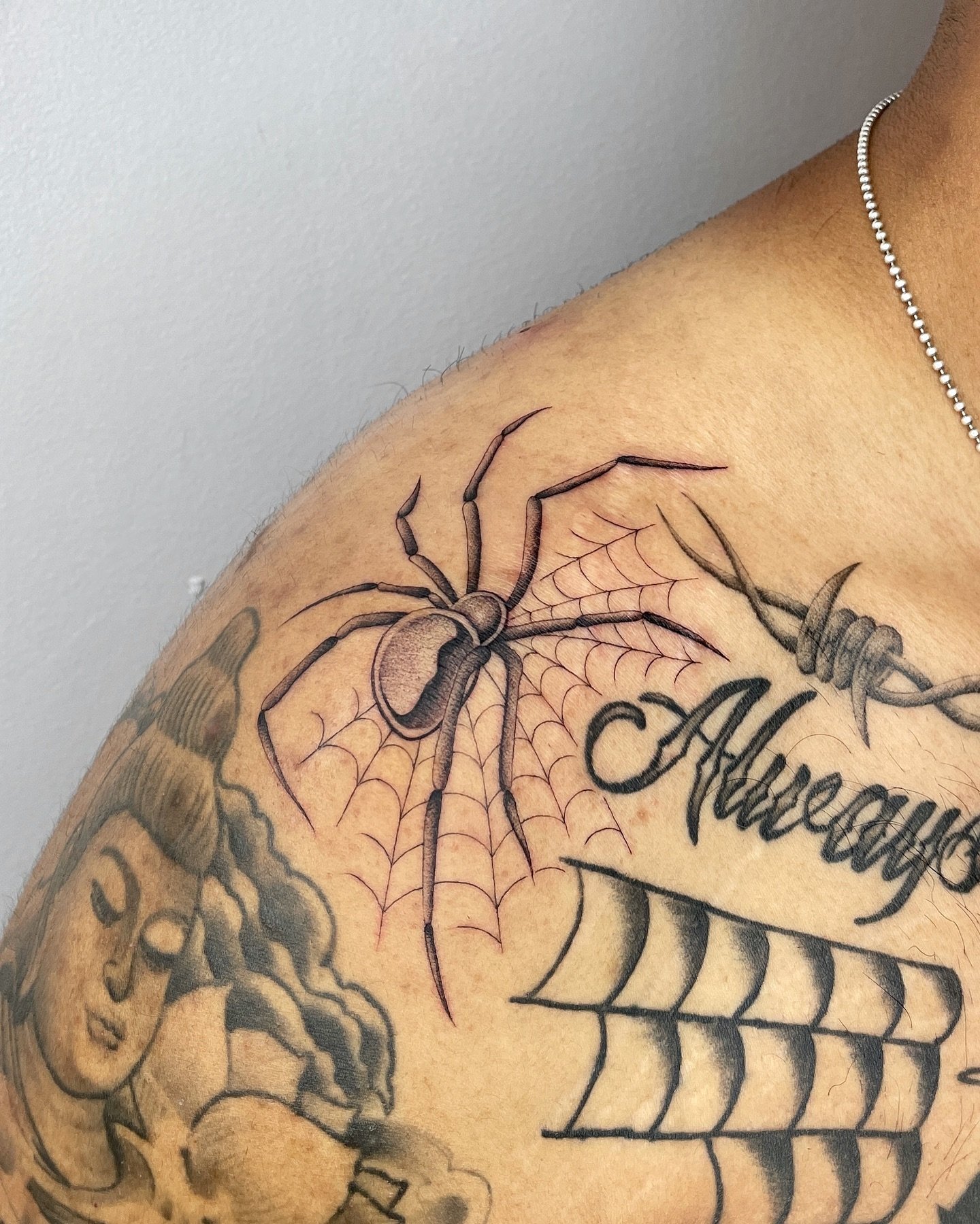 gap filed!!
*
*
*
*
#finelinetattoo #tattoolosangeles #gapfillertattoo #losangelestattooartist #spidertattoo #blackandgreytattoo