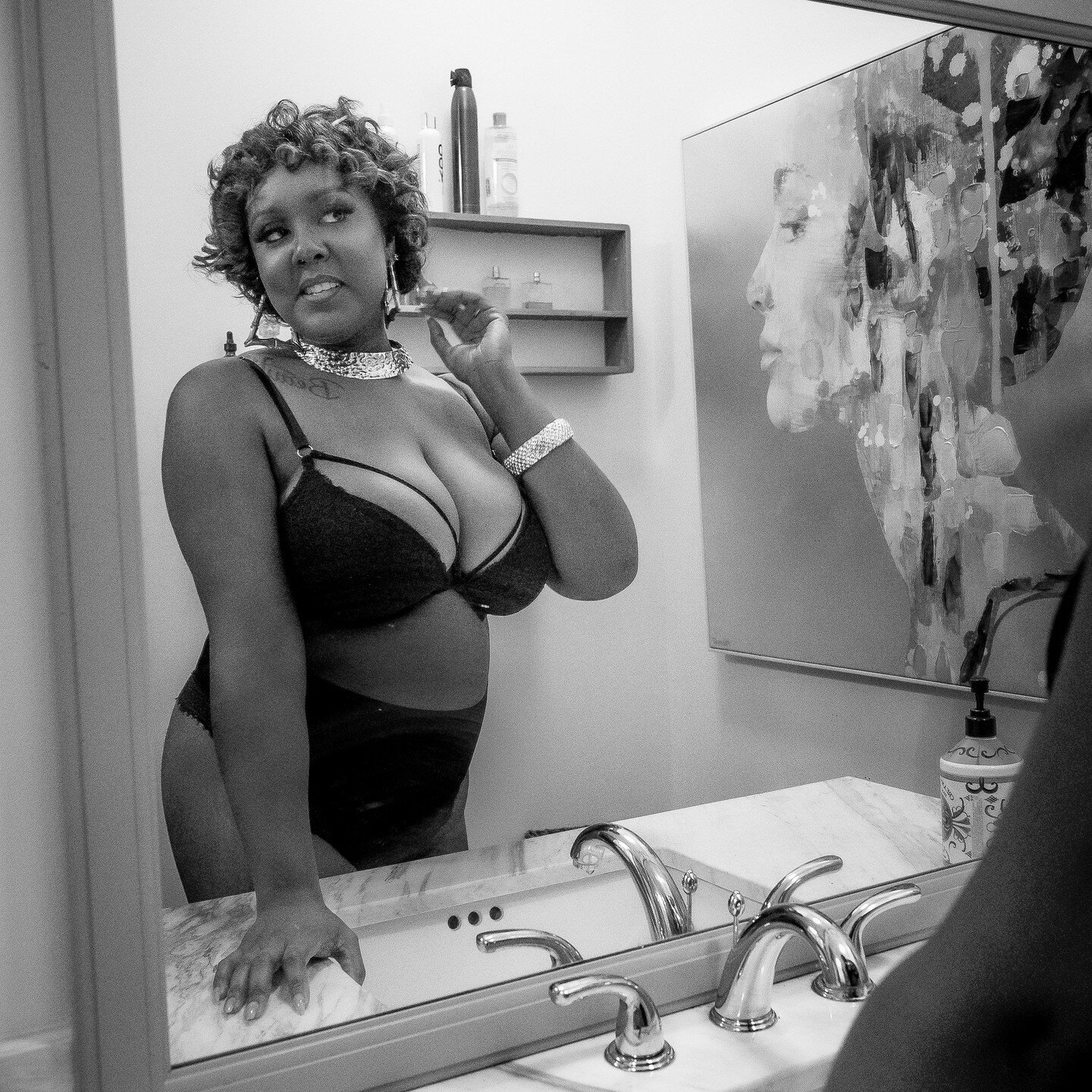 Some People exude class and grace

Appreciate

In Frame: @the.brittny_experience_

 #beautiful #editorial #detroit #instagood #lingerie