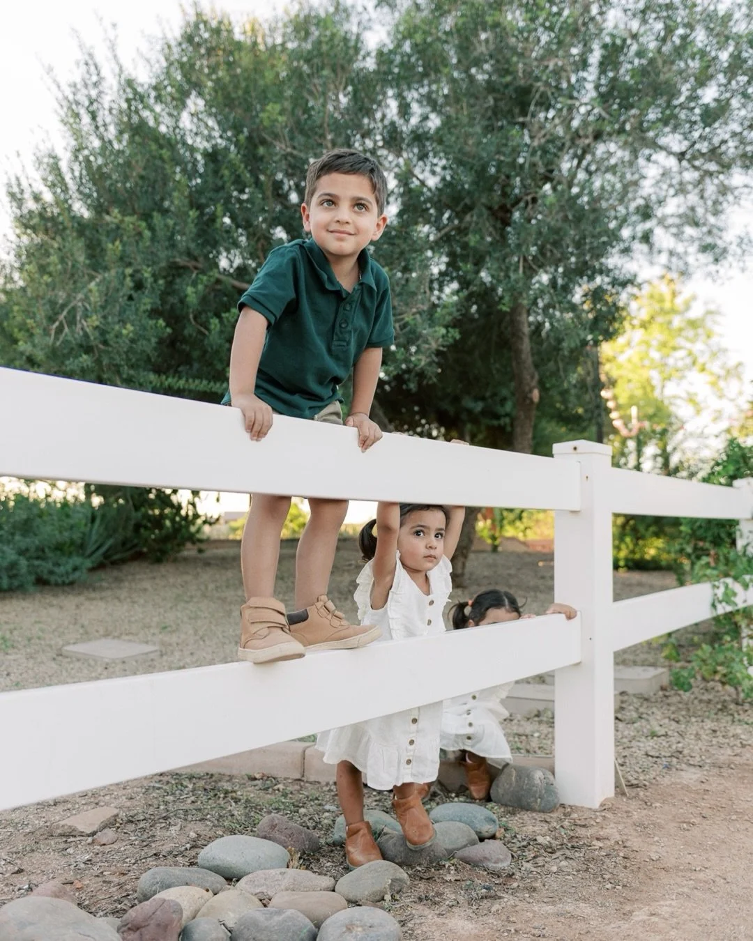 It&rsquo;s December in Arizona and 80 degrees, which means this doesn&rsquo;t look like a &lsquo;holiday&rsquo; session&mdash;and that&rsquo;s okay. Family sessions are about slowing down, giving your littles room to breathe, and letting moments unfo