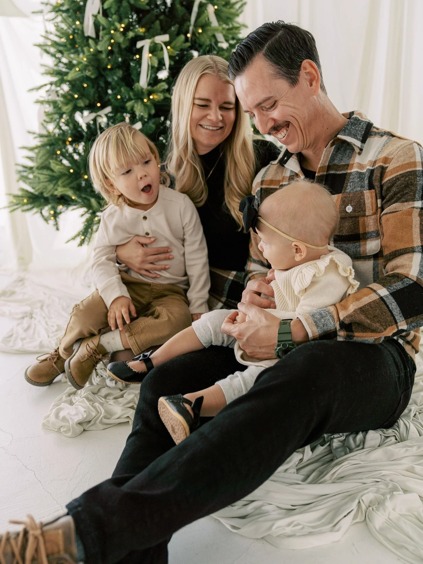 Every holiday session feels like a reminder to slow down 
&mdash;
to hold them a little longer, 
and remember this is the part you&rsquo;ll miss.

#christmaseve #christmasphotos #arizonaphotographers #arizonafamilyphotographer #holidayphotos