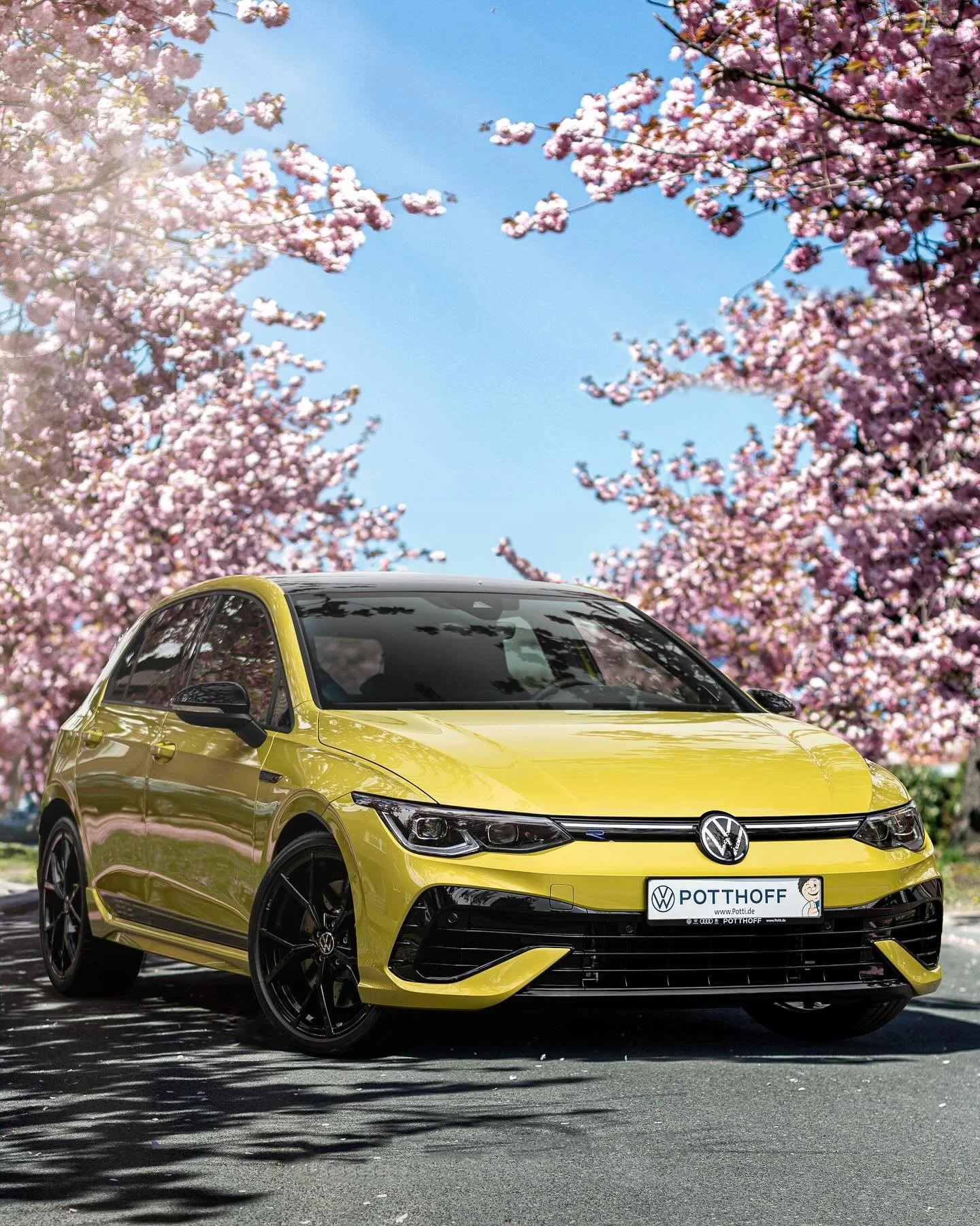 Kraftstoffverbrauch in l/100 km: kombiniert 8,2; CO₂-Emission in g/km: kombiniert 185 CO₂-Klasse: G

Exklusives Sondermodell Golf R 333 Limited Edition.
In stock! 
📸 @dittrich.florian 
@volkswagen_r 
#r333

#golf #vwr #golfr #golfr333 #vw #volkswage