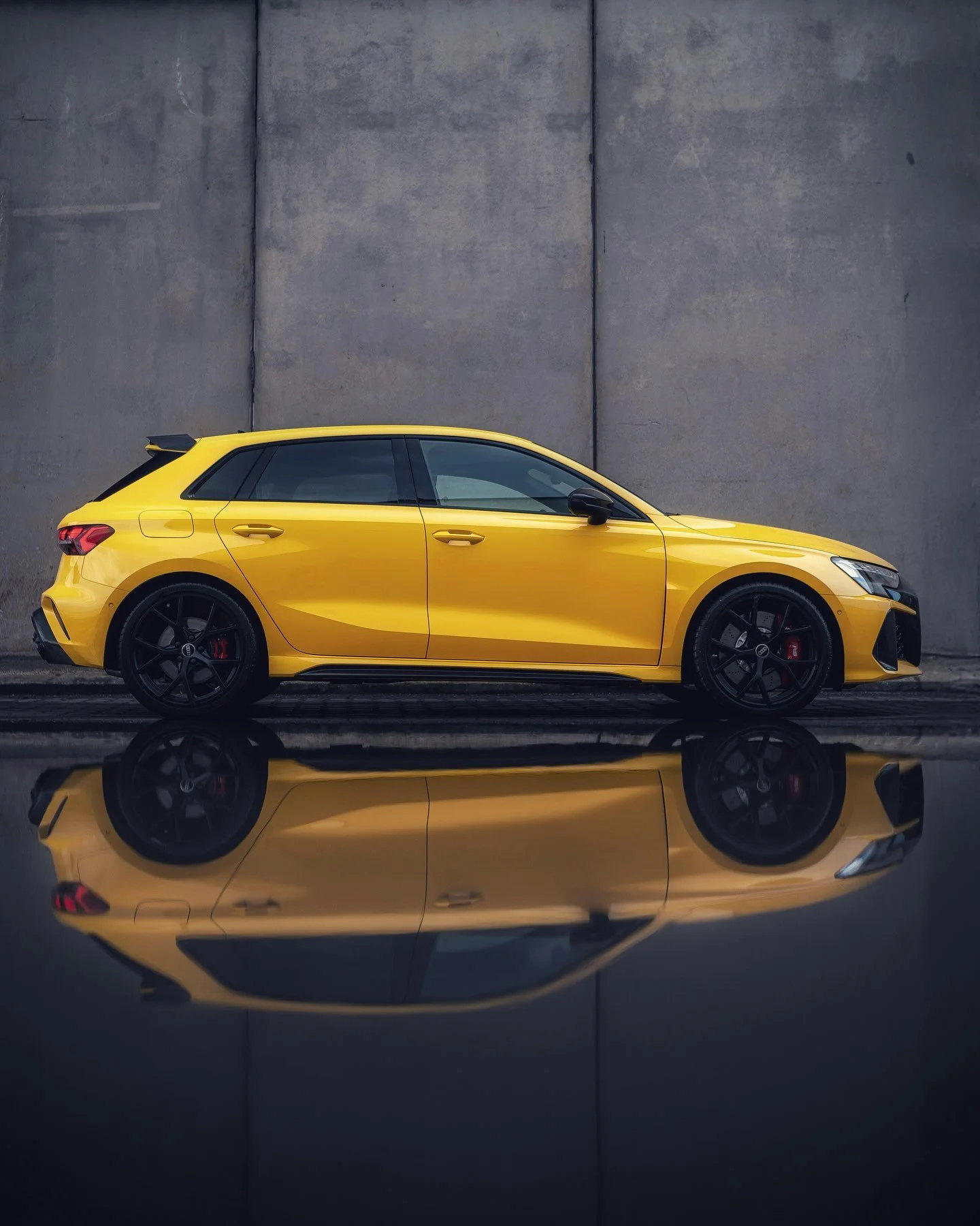 9,4 l/100km (komb.), 213 g/km (CO2-Emissionen komb.), CO2-Klasse G 
Der neue Audi RS 3 Sportback zeigt seinen progressiven Charakter von allen Seiten

@audi_de 
@dittrich.florian 
@audiworlditalia 

#audi #rs3 #quattro #audirs #rs #audirs3 
#nrw #dor