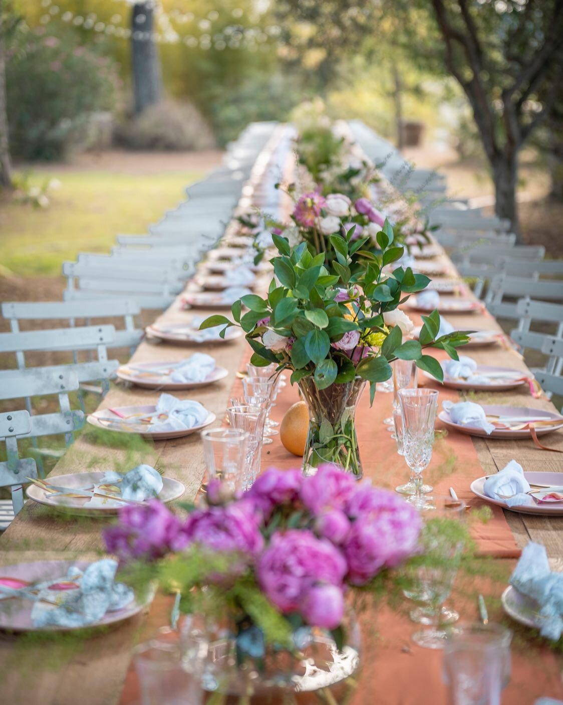 &bull; Wedding Inspiration &bull; 

Bloom Table 🌼🌿

#weddingtablesetting #weddingdress #weddingday #showroom16juillet #cannes #cotignac #cotignacprovence #weddingphotography #bridetobe2023 #tablemariage #mariage2023 #bridestyle #longuetabl&eacute;e