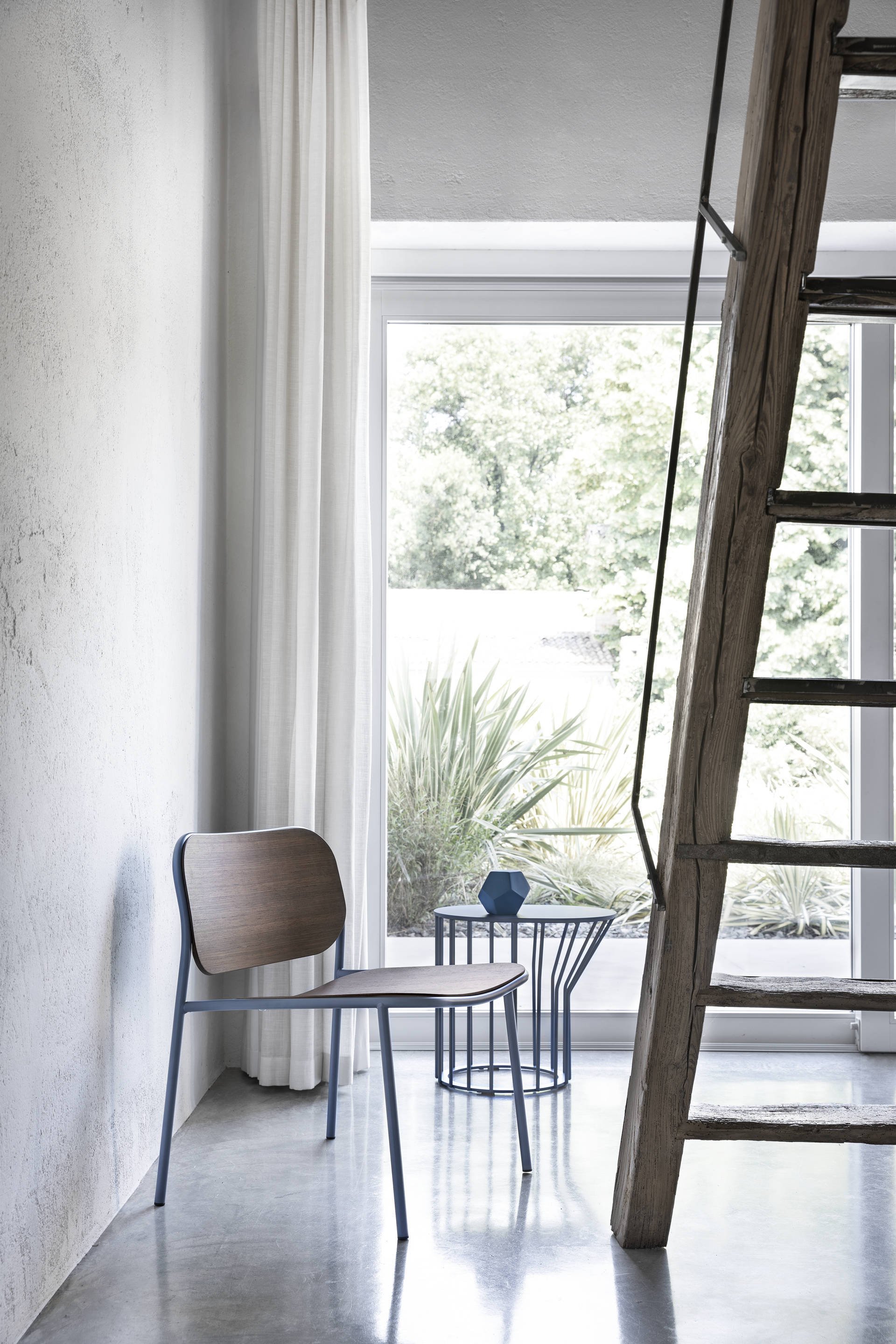 Metis Wood lounge chair, Jump little table - by TrabA