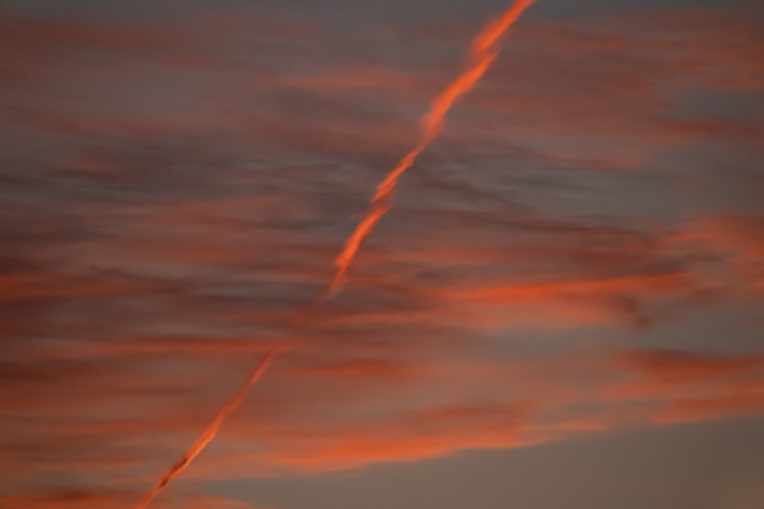 LaRue_Collette_Clouds and Contrails_2023 .jpg