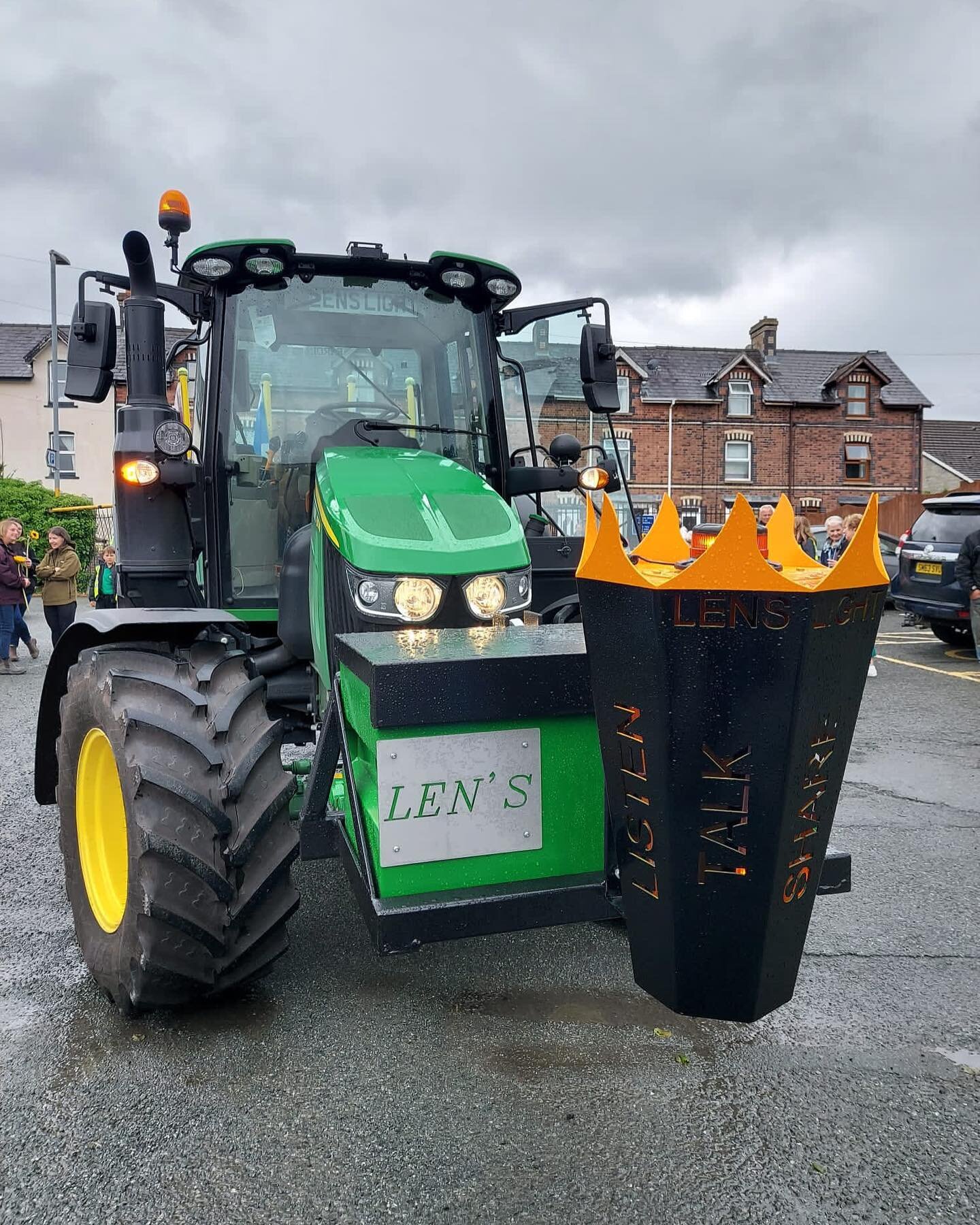 Today marks one month since Radnor YFC members met at Rhayader Smithfield Market and Builth Wells Market to welcome Andy &amp; Lynda Eadon on day 21 and 22 of their &lsquo;Len&rsquo;s Light&rsquo; tractor relay 🚜

@lens_light2022 is a legacy for And