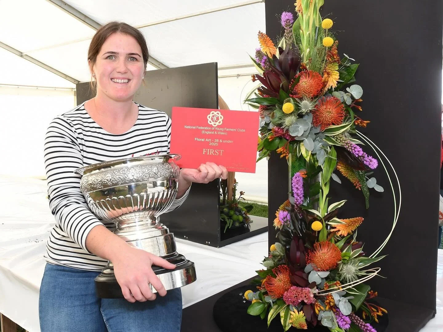 💐 𝐌𝐚𝐥𝐯𝐞𝐫𝐧 𝐒𝐡𝐨𝐰 𝐌𝐚𝐠𝐢𝐜! 💐 

Huge congratulations to Ella Harris of Teme Valley YFC for taking 1st place in the Senior Floral at the NFYFC Floral Art Finals! 👏🏻
A well-deserved win in her final year competing at Malvern &ndash; what 