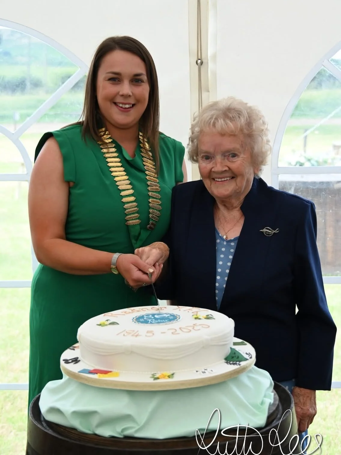 Throwing it back to our 80th celebration lunch back in July to mark International Cake day today 🍰

A massive thank you to Glenda Lawrence who kindly made our 80th celebration cake 🎂