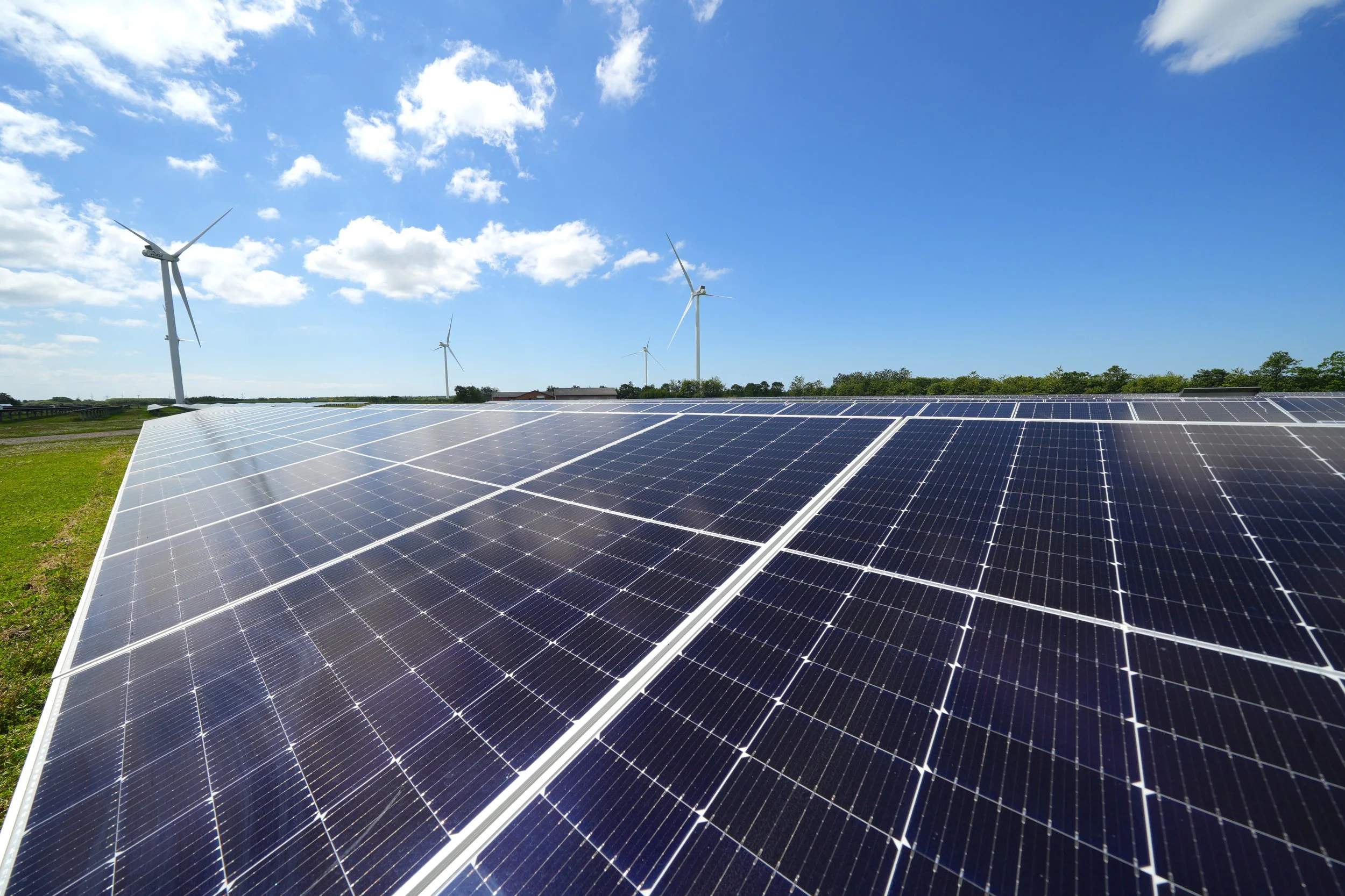 Alight is expanding in Denmark through the acquisition of a new large-scale hybrid solar and storage project on Sjælland from GreenGo Energy Group.