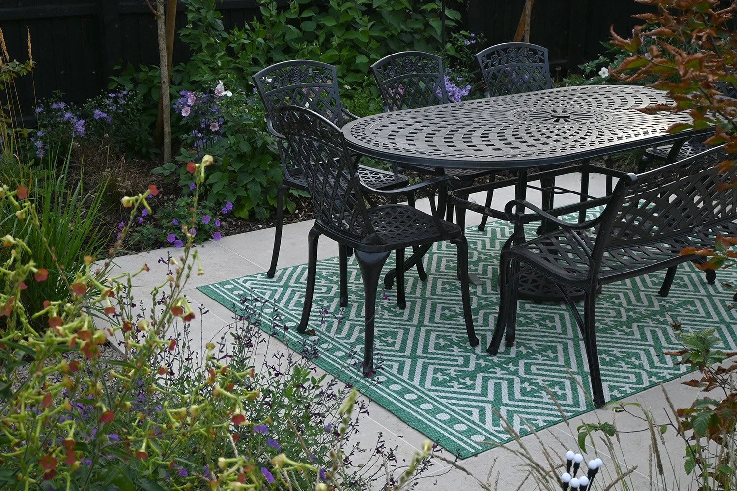 robert-johnson-garden-design-Langtoft-seating-chairs-outdoor-rug.jpg