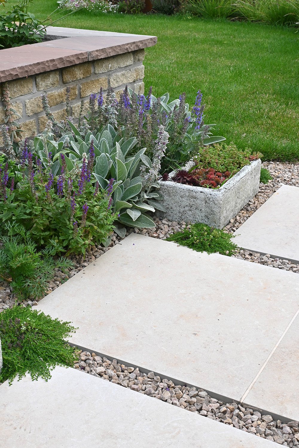 robert-johnson-garden-design-Langtoft-paving-gravel-planting.jpg