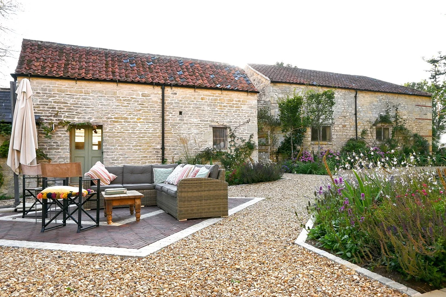 robert-johnson-garden-design -Grantham-gravel-courtyard-patio-herringbone-pavers.jpg