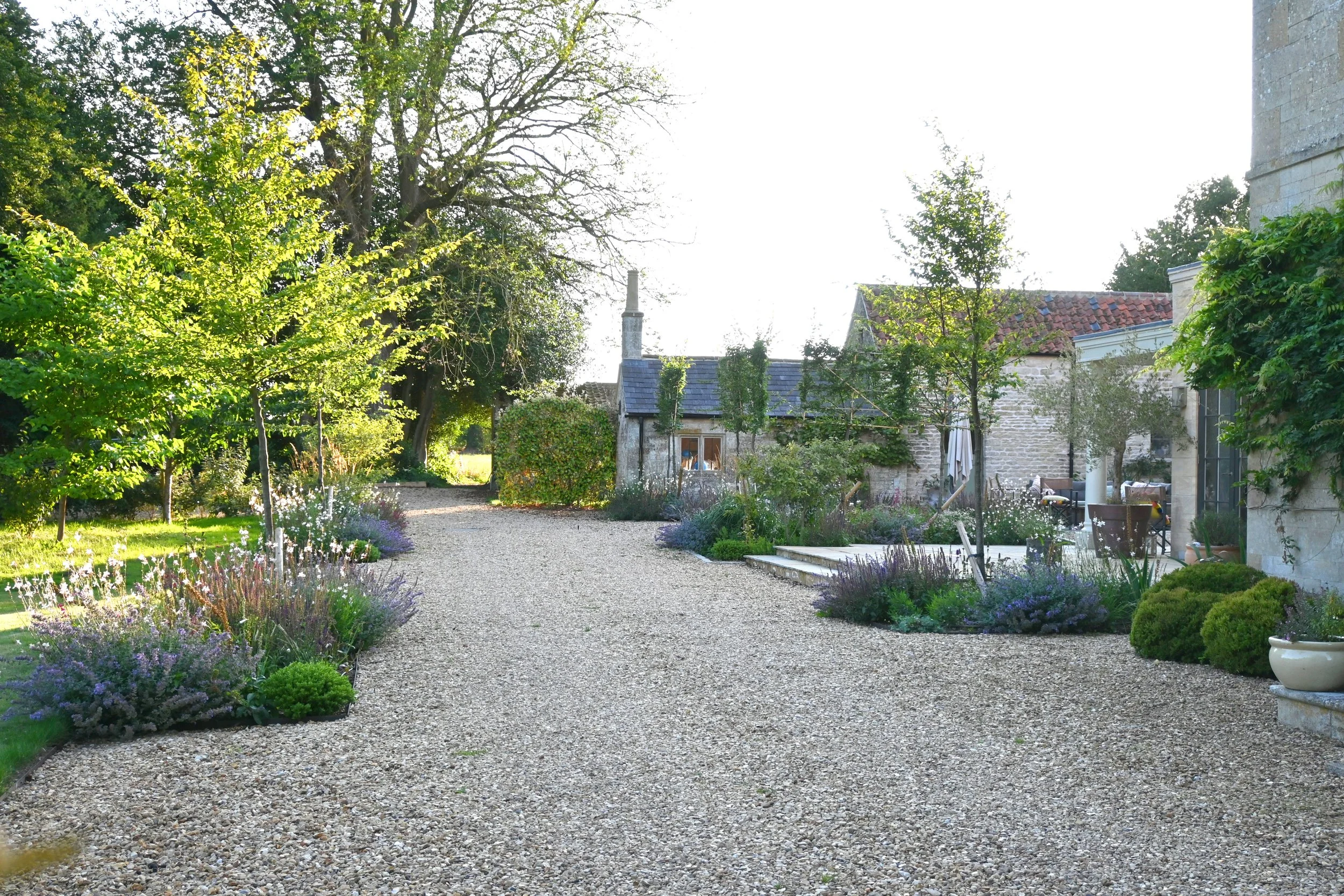 robert-johnson-garden-design-Grantham-gravel-driveway-planted-beds 2.jpg
