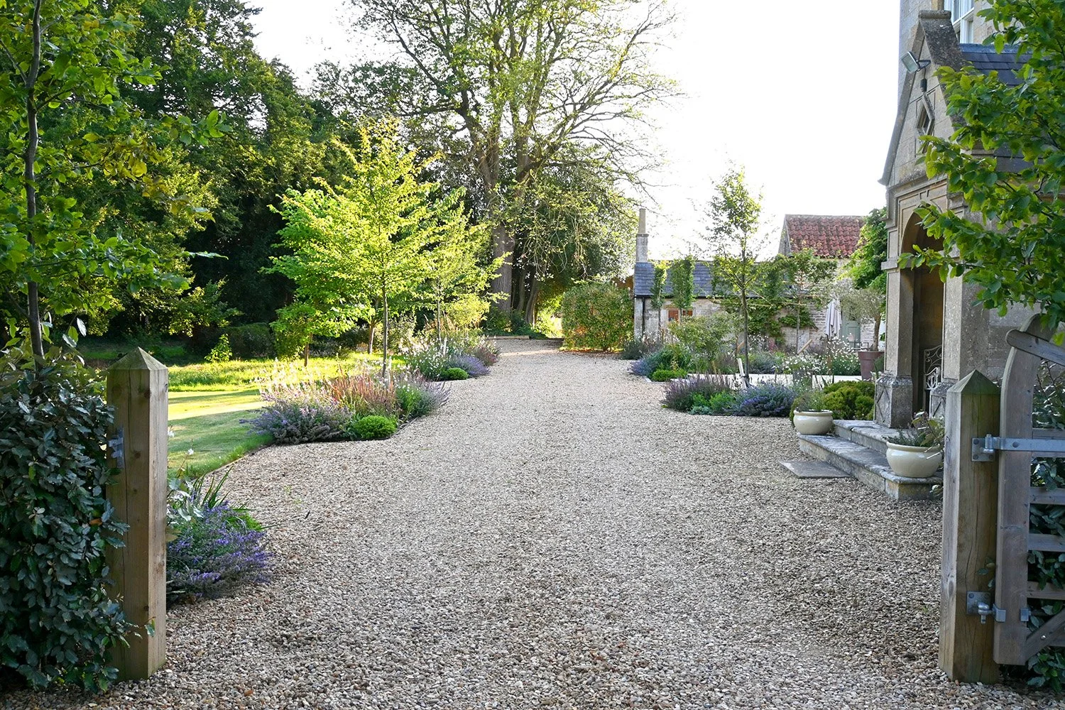 robert-johnson-garden-design-Grantham-gravel-driveway-planted-beds.jpg