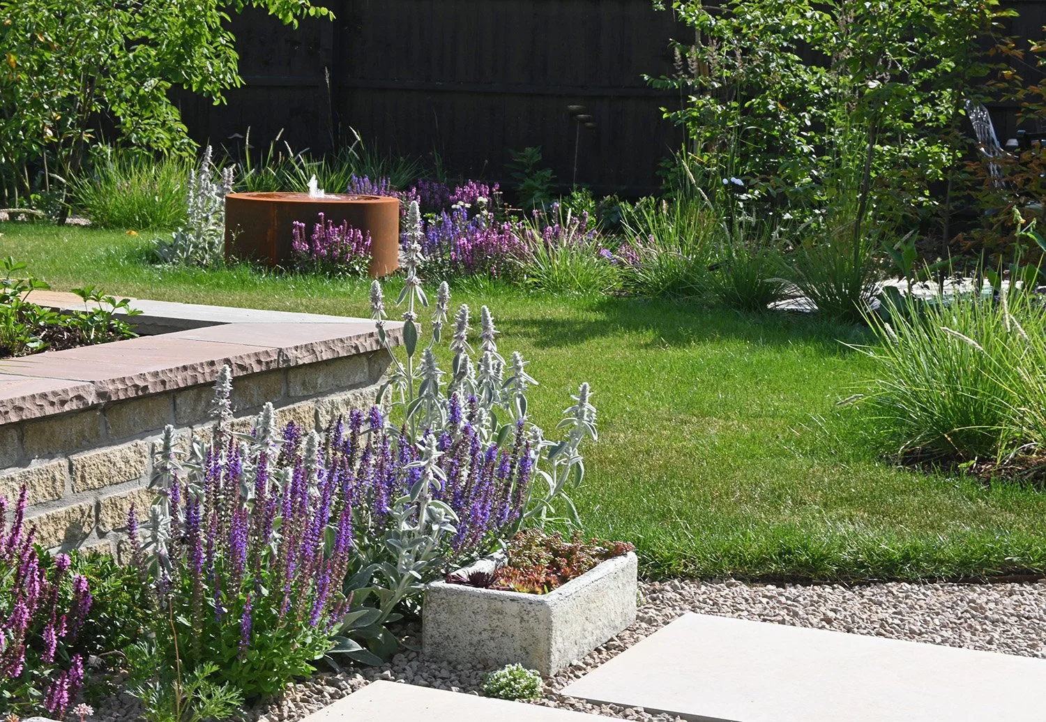 robert-johnson-garden-design-Langtoft-paving-gravel-planters-low-wall.jpg