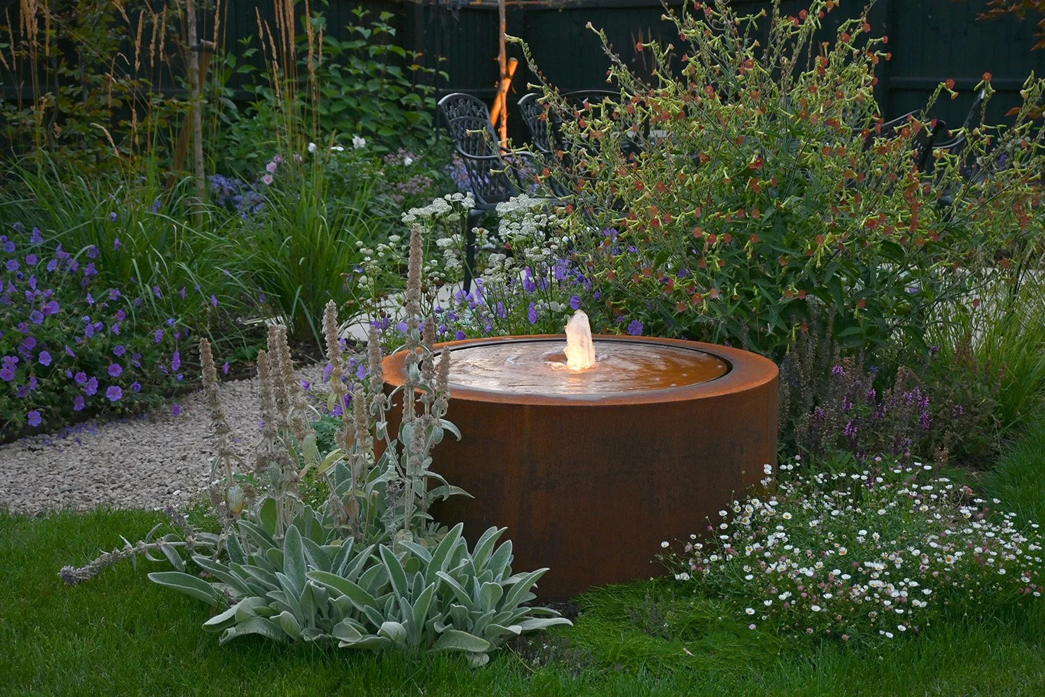 robert-johnson-garden-design-Langtoft-corten-water-feature.jpg
