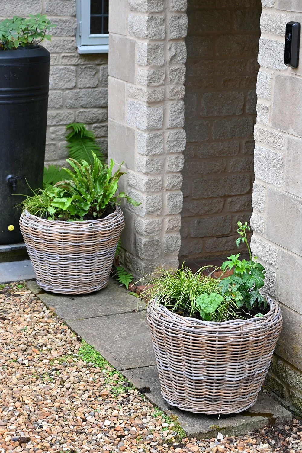 robert-johnson-garden-design-Cambridgeshire-planted-pots-wicker-baskets.jpg