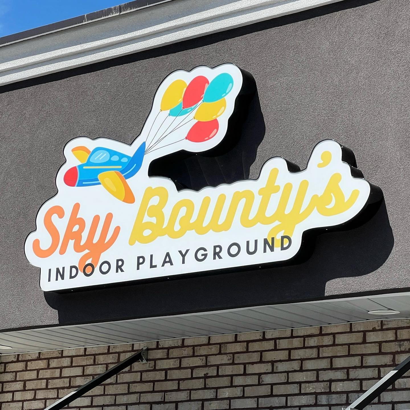 We can take your logo and turn it into a custom fabricated cloud sign. These are internally lit with LED&rsquo;s so your business will be clearly seen at day and night.