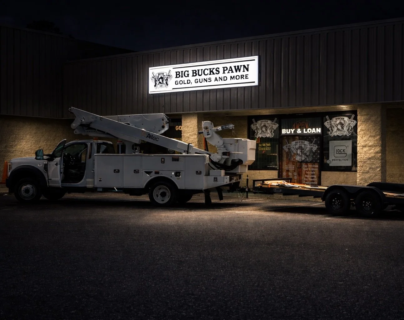 We don&rsquo;t just install signs&mdash;we light up businesses.
This LED cabinet is doing exactly what it should: making our customer shine, day or night. ✨