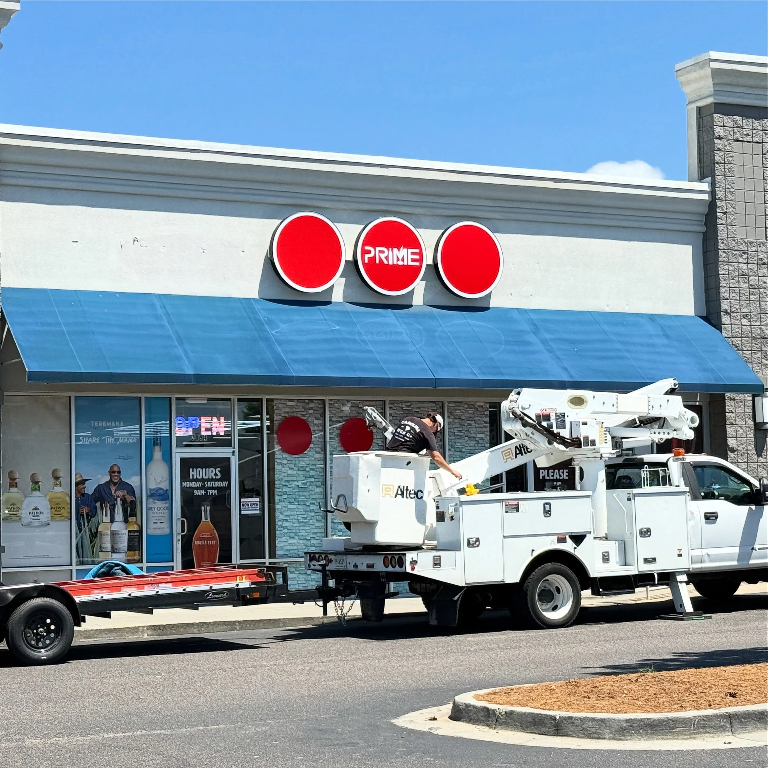 Wrapping up another channel letter installation today. Day or night, this sign is going to stand out! 🔴🔴🔴