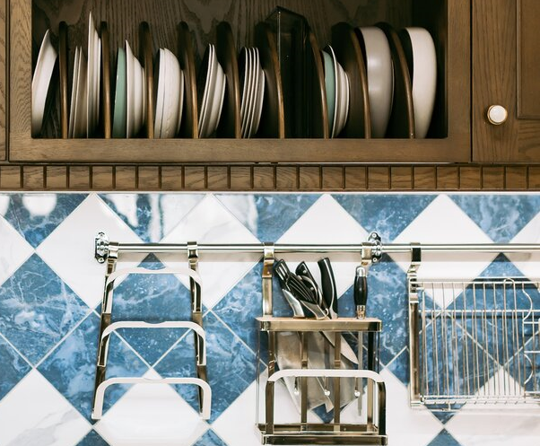 Maximizing Cupboard Space: Double Your Storage with Innovative Solutions