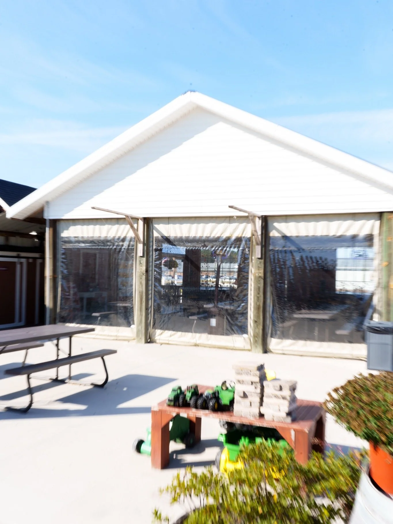 the COLDDD weather is HEREE the patio has been transformed to keep you warm with heaters to keep you toastyyy🔥❄️