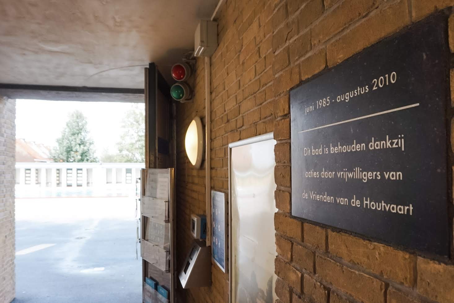 Gedenksteen zwembad De Houtvaart