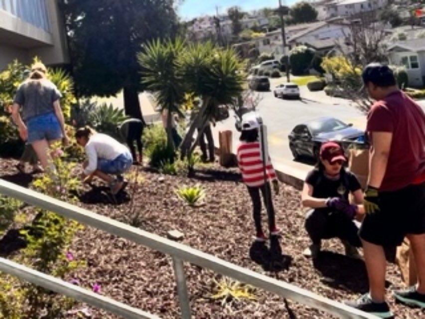 THANK YOU to all of the students and families who came out for our Earth Day Garden Day on Saturday.  All of the weeding on our Excelsior Ave native plant garden and in the courtyard garden beds made a huge difference!  We appreciate you.

#Ednabrewe