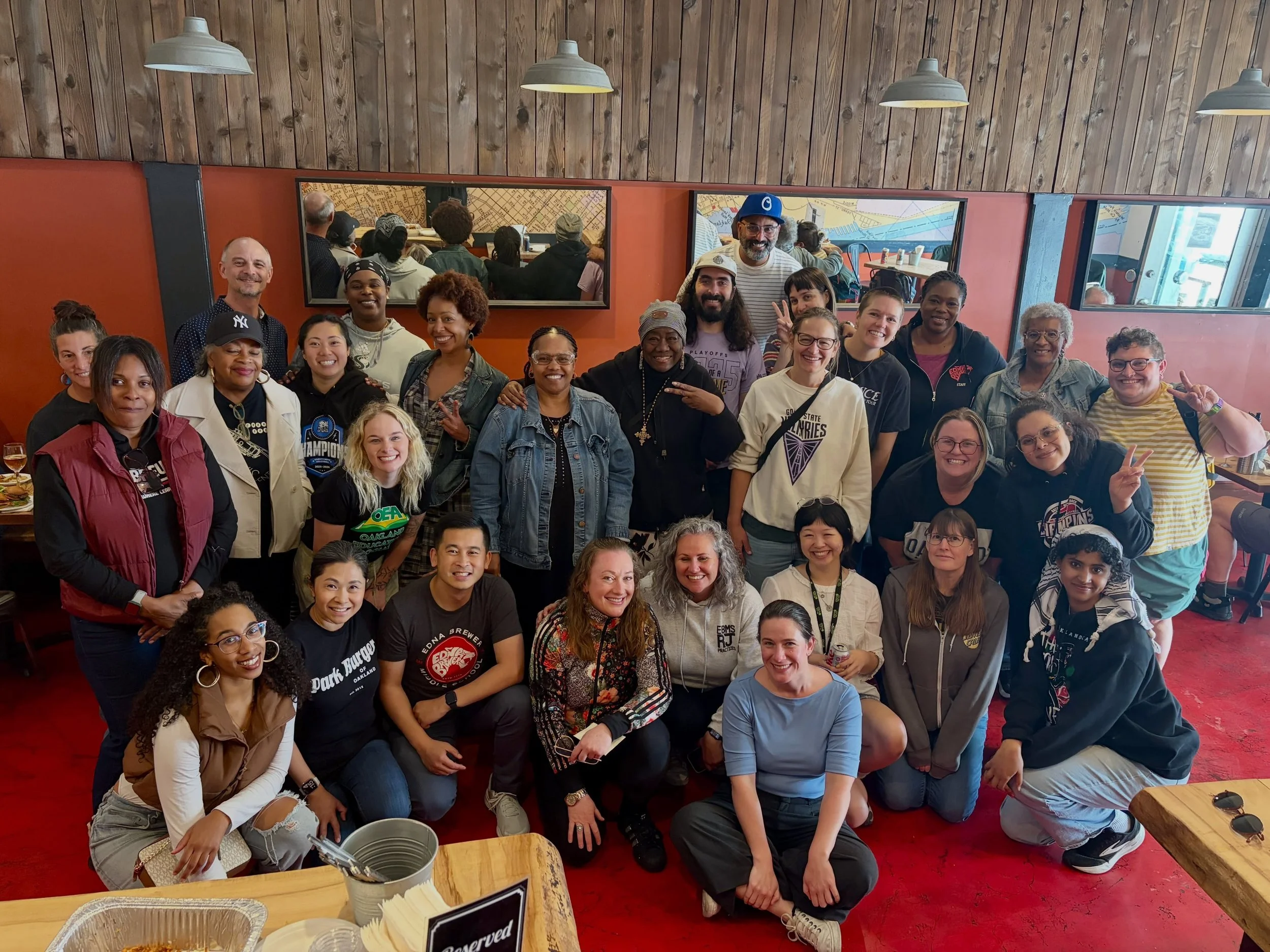 Thank you @parkburgeroak for spoiling us with delicious food and drinks at this end of year party! We love you! 🍔🍟🍗🍻❤️🐾
#ednabrewer 
#parkburger 
#localbusiness
