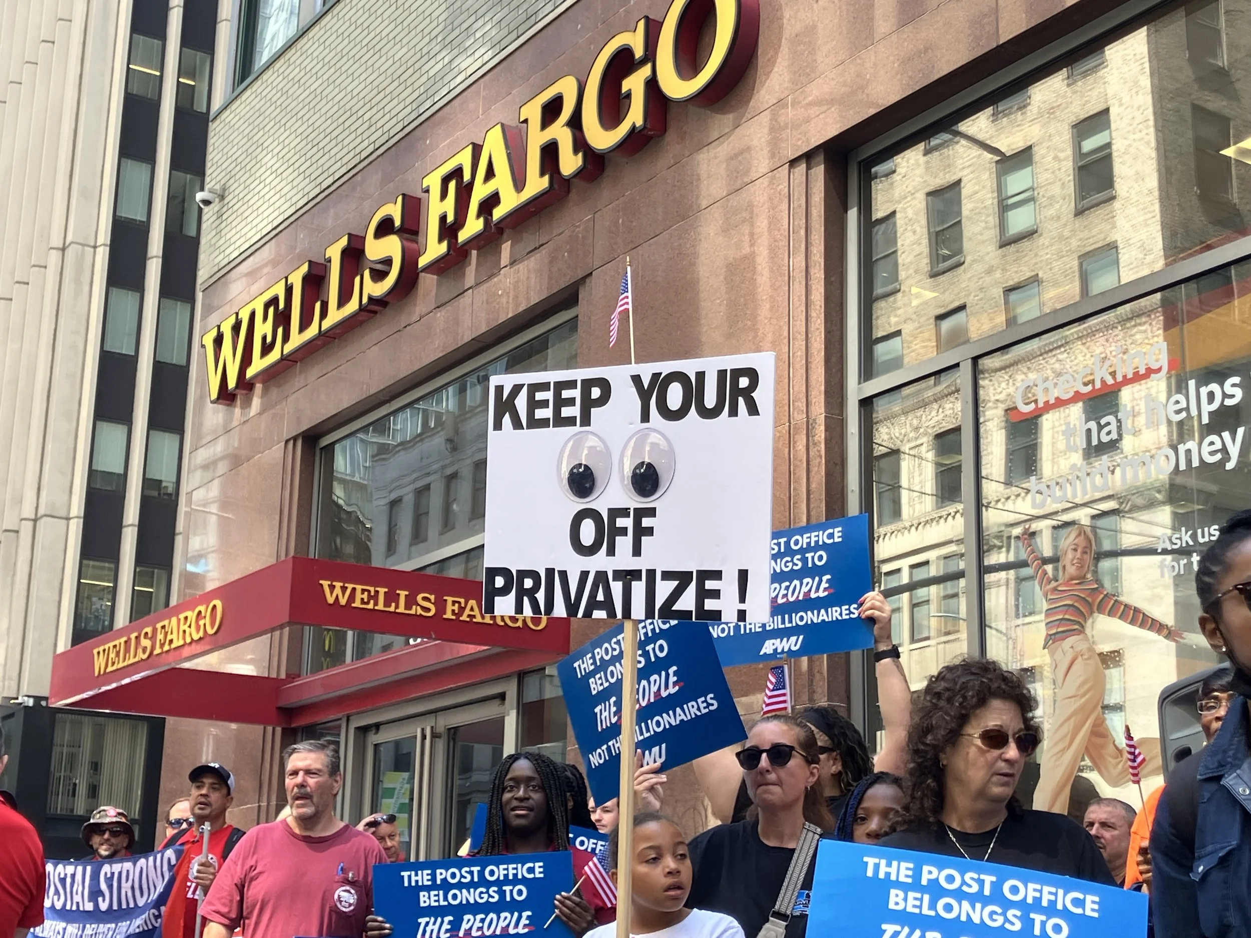 ‘The US Mail is Not For Sale’: Threat to USPS is Real Postal Workers Warn