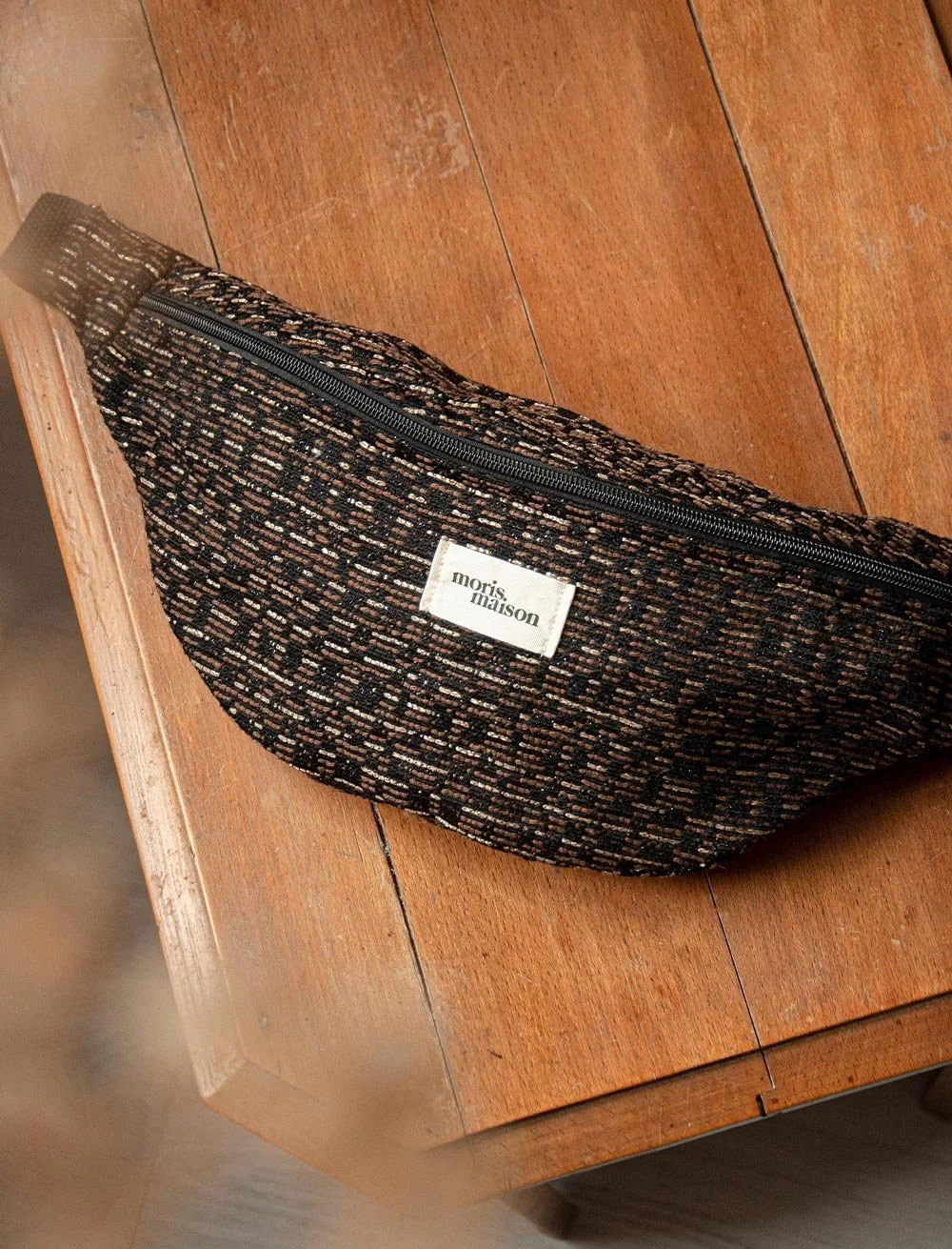 FP-Sac-banane-XL-Adele-noir-bronze-marron-dore-tweed-upcyclee-marque-ecoresponsable-Moris.maison-4.jpg
