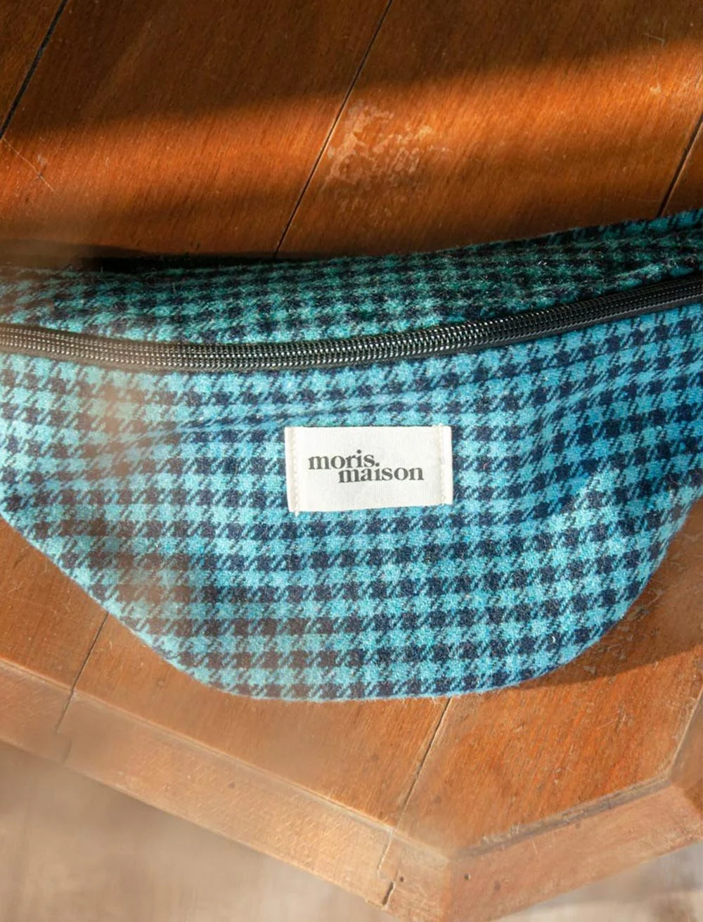 FP-Sac-banane-bleu-turquoise-vichy-carreaux-laine-upcyclee-Suzanne-marque-ecoresponsable-Moris.maison-1.jpg