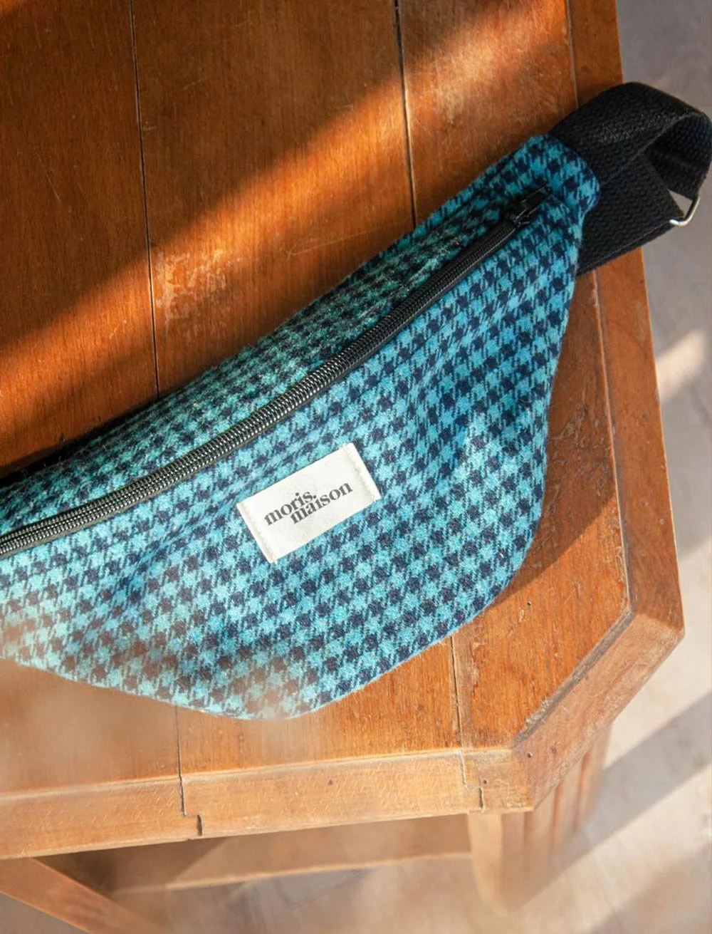 FP-Sac-banane-bleu-turquoise-vichy-carreaux-laine-upcyclee-Suzanne-marque-ecoresponsable-Moris.maison-3.jpg