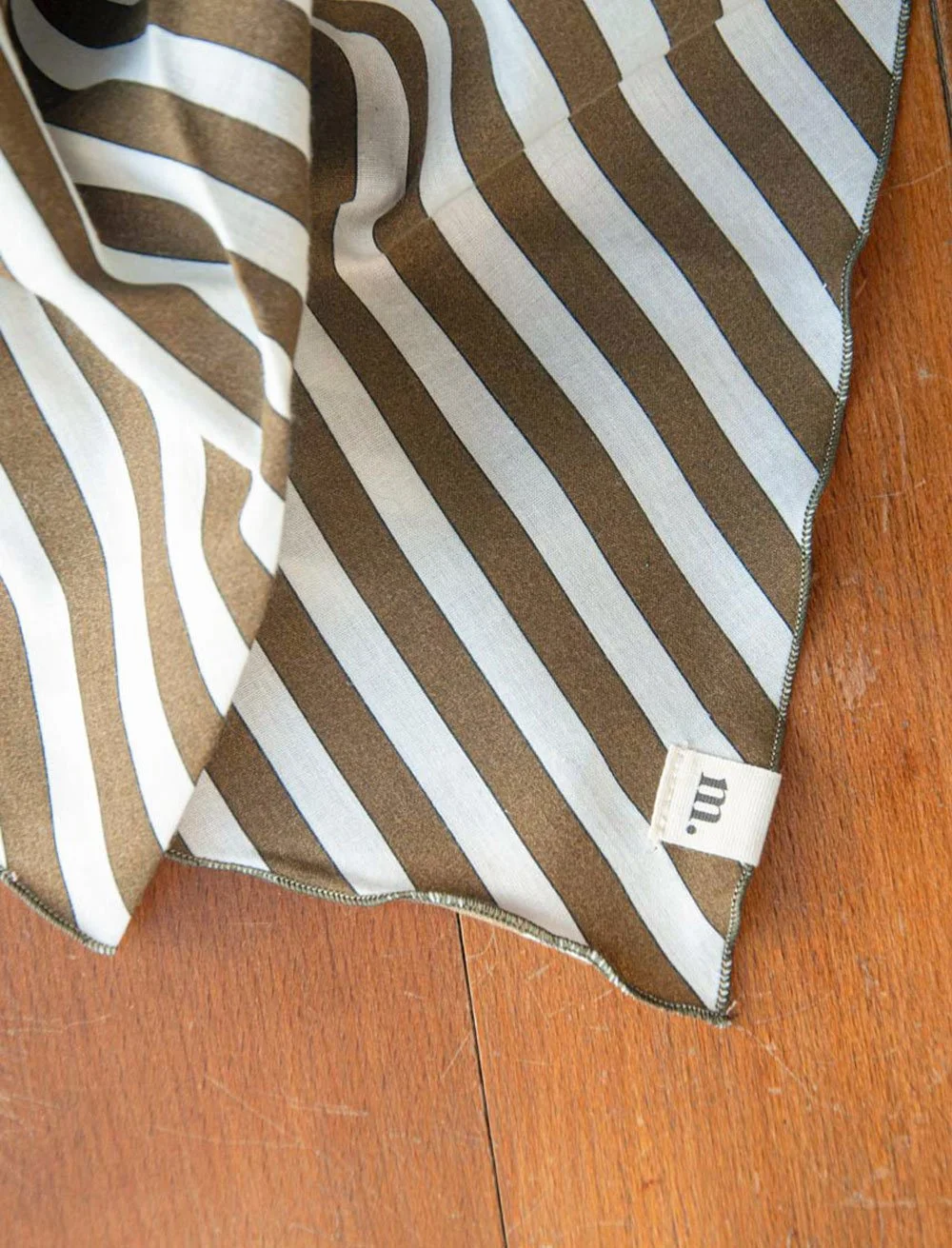 Gaspard, le foulard N°010