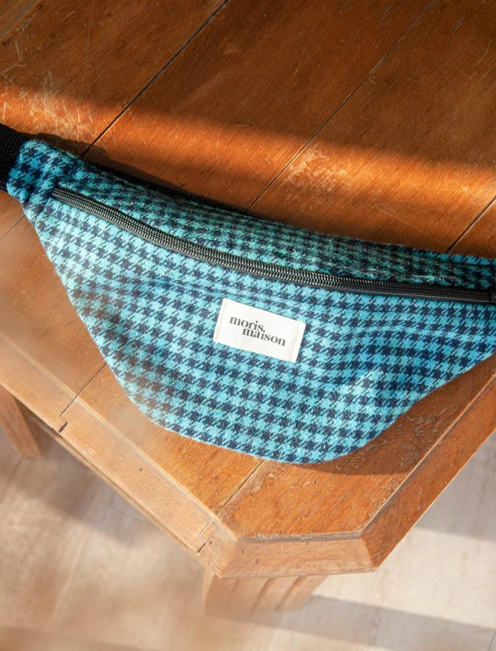 FP-Sac-banane-bleu-turquoise-vichy-carreaux-laine-upcyclee-Suzanne-marque-ecoresponsable-Moris.maison-2.jpg