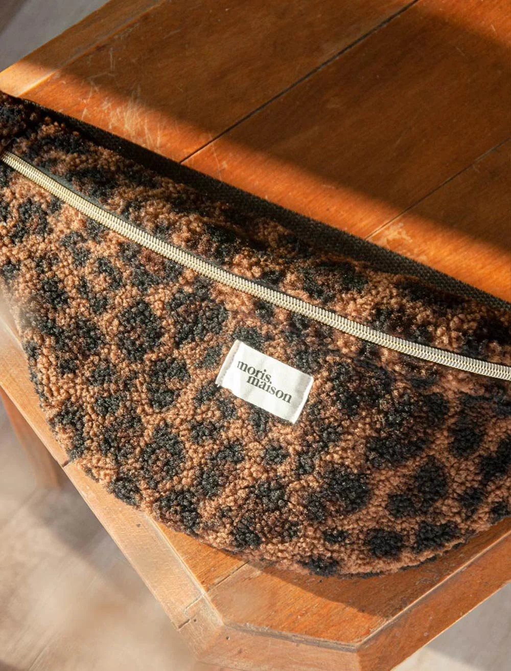 FP-Sac-banane-XL-Adele-leopard-moumoute-noir-marron-brun-upcyclee-marque-ecoresponsable-Moris.maison-2.jpg