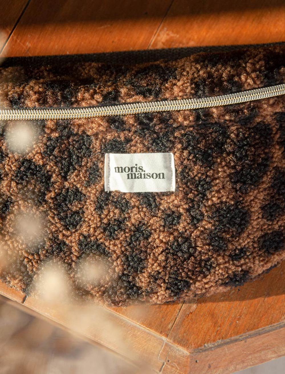 FP-Sac-banane-XL-Adele-leopard-moumoute-noir-marron-brun-upcyclee-marque-ecoresponsable-Moris.maison-3.jpg