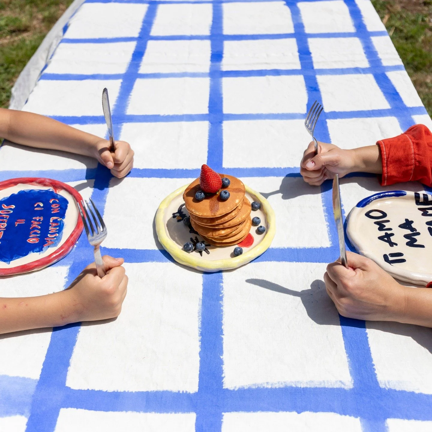 🥞 Sfida all&rsquo;ultimo pancake.
Domani esce &ldquo;Mamma che fame!&rdquo;
La collezione di piatti pi&ugrave; affamata dell&rsquo;estate, disegnata a quattro mani con mio figlio 💛

Non si mangiano, ma... vi faranno venire una gran fame 😋

📸: @gi
