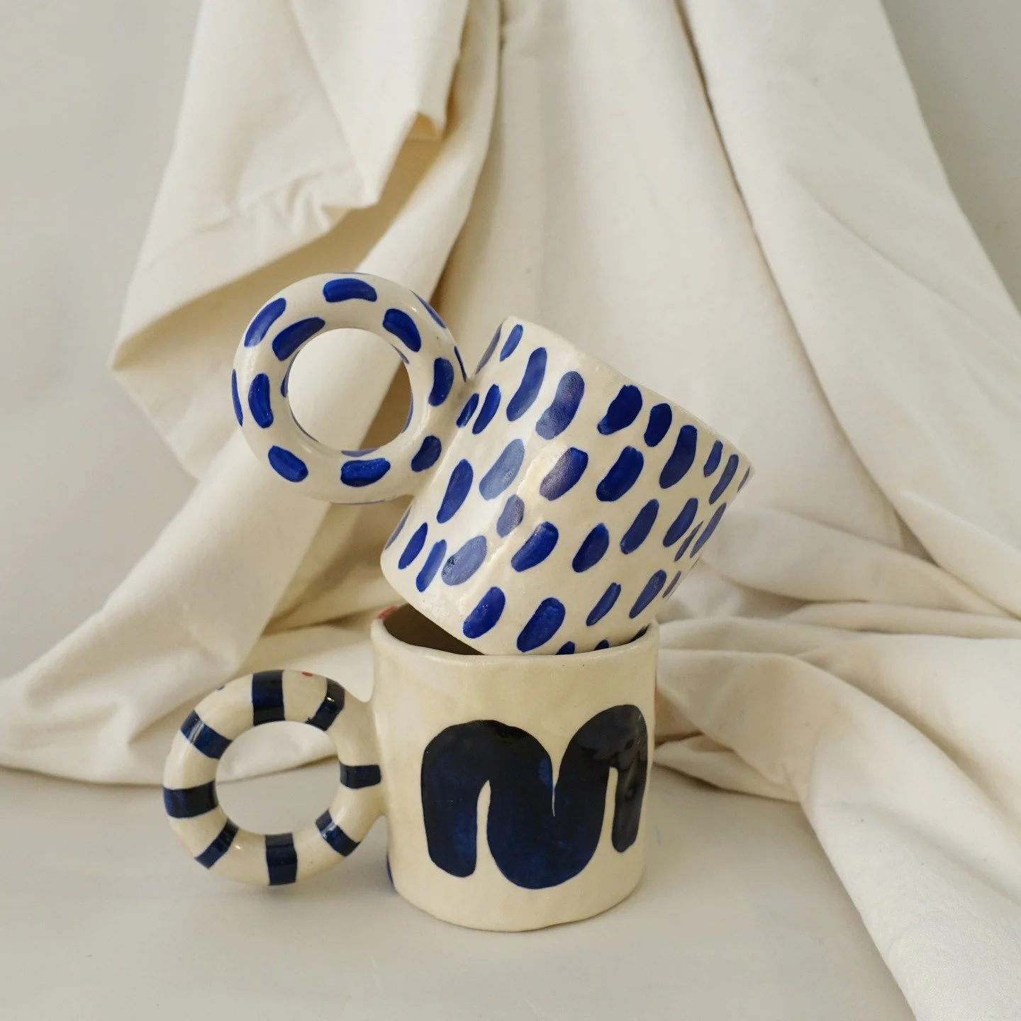 Piccolo restock alert! ☕️
Le mie tazze sono tornate in piccole quantit&agrave; 💫
Se le stavi aspettando, corri a dare un&rsquo;occhiata: ogni pezzo &egrave; unico!

www.alicedelferraro.com 

#ceramics #ceramicmug #tazzaceramica #handmade #artigianat