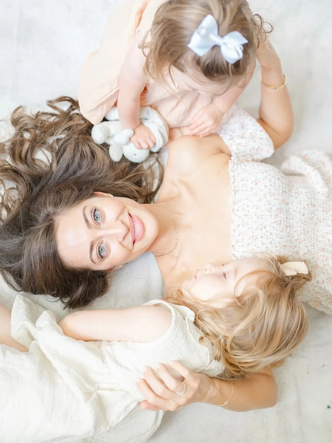 🎉 GIVEAWAY 🎉

In celebration of my first ever Moments of Motherhood (MoM) minis being just one month away, I am doing a giveaway for a ✨full gallery upgrade ✨ (worth $100!!)

These MoM Minis are perfect for:
- motherhood 
- maternity 
- milestones
