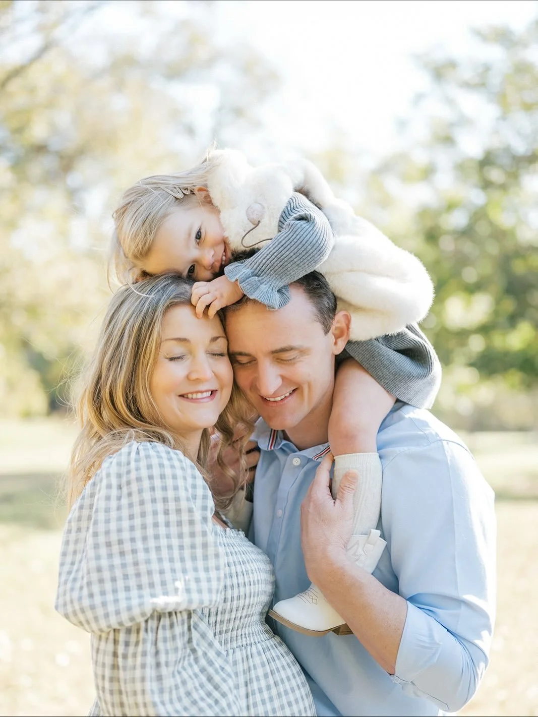 You&rsquo;ll never forget the moment they&rsquo;re placed in your arms 🤍 but I hope you also hold onto this part too &hellip; the waiting, the becoming, and the love that&rsquo;s already grown long before you meet them. 

Maternity photos celebrate 