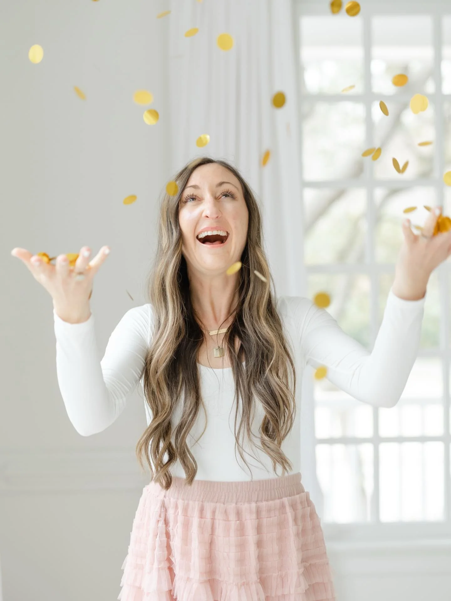 🎉 2 K G I V E A W A Y 🎉

My little corner of the internet is all about connection, family, and celebrating the beauty of everyday moments. 
 
Whether you&rsquo;re a mama, photographer, friend or family, I&rsquo;m sooo so grateful for each of you wh