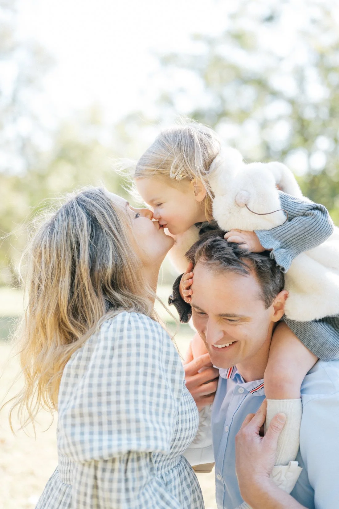 Spring Family Photos in Raleigh: What to Wear for Early Spring Sessions With Kids