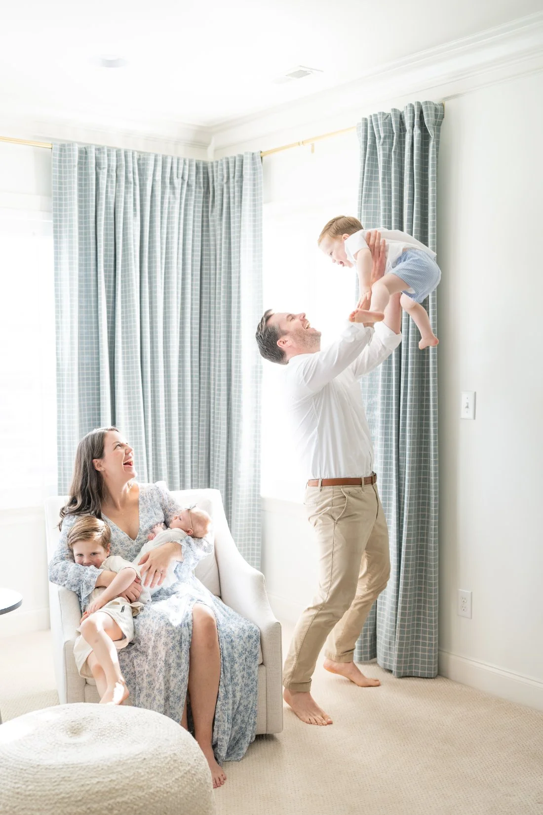 Newborn Sibling Photos: How to Include Older Kids Without Stress or Pressure