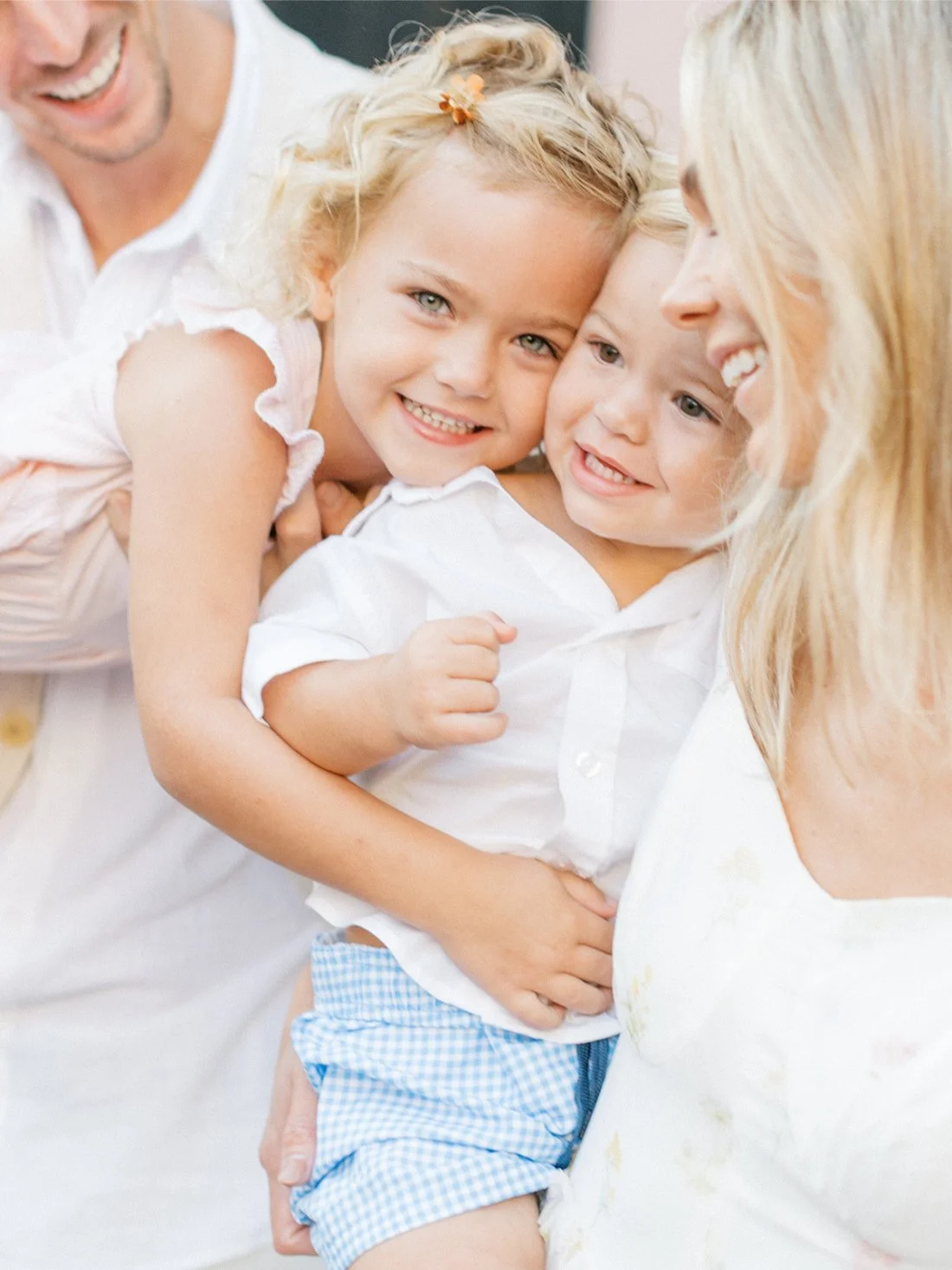Close up of smiling siblings with parents during a family session, highlighting emotional connection and storytelling for how to get photography clients