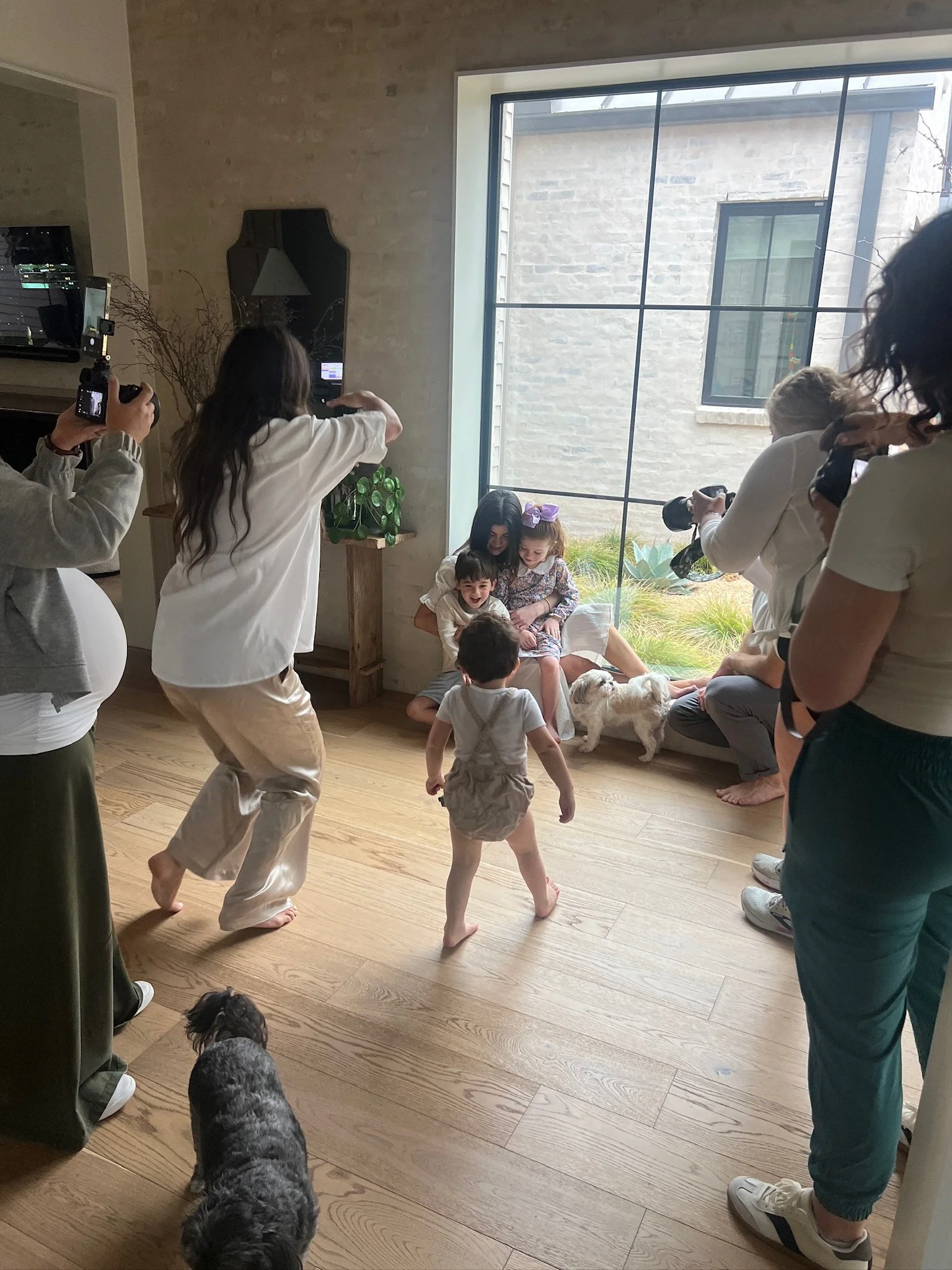 Kelly leading an in-home family session in Austin, Texas.