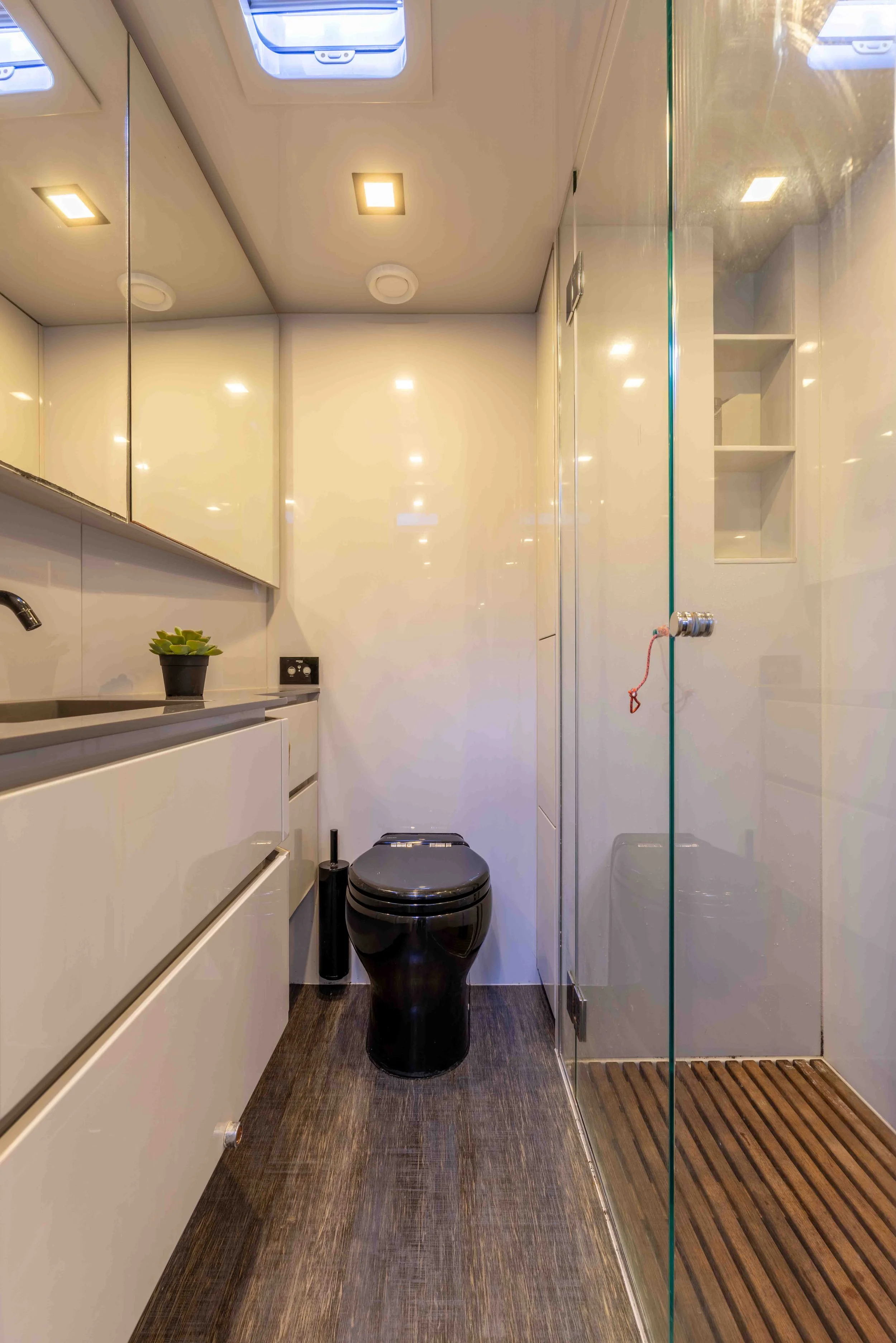 Port Forward guest cabin head